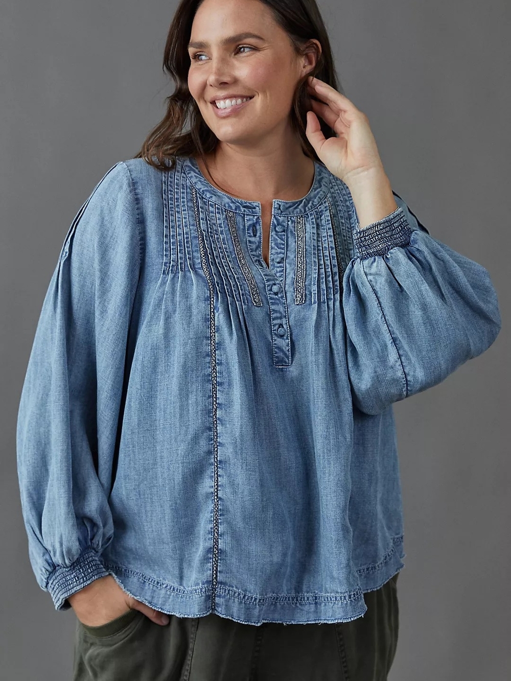 Pilcro Anthropologie Norah Light Blue Denim Pintuck Peasant Blouse Size Large